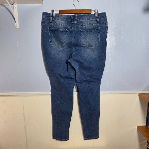 Royalty For Me 18W Medium Wash Blue WannaBettaButt Mid Rise Skinny Jeans - Picture 6 of 13